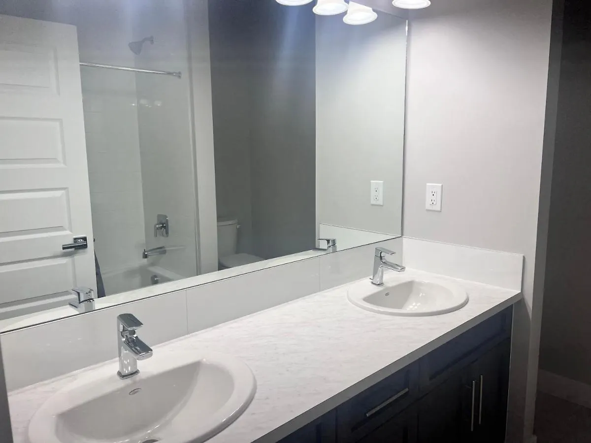 Flowealth Property Luxury Villa Near Lake Netflix Tv Wifi Calgary 0*,
